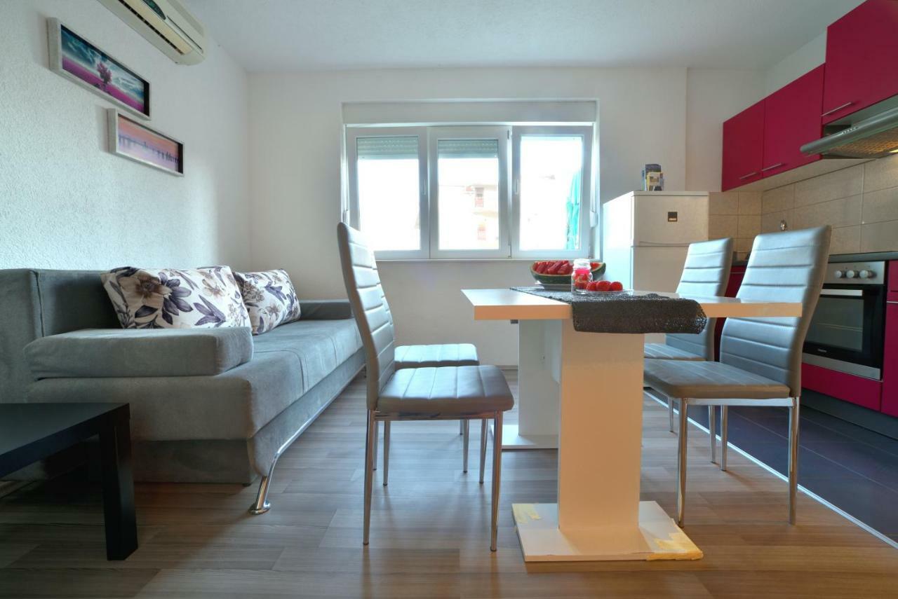 Apartament Red Rose *