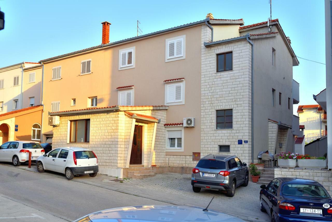 Red Rose Apartament *
