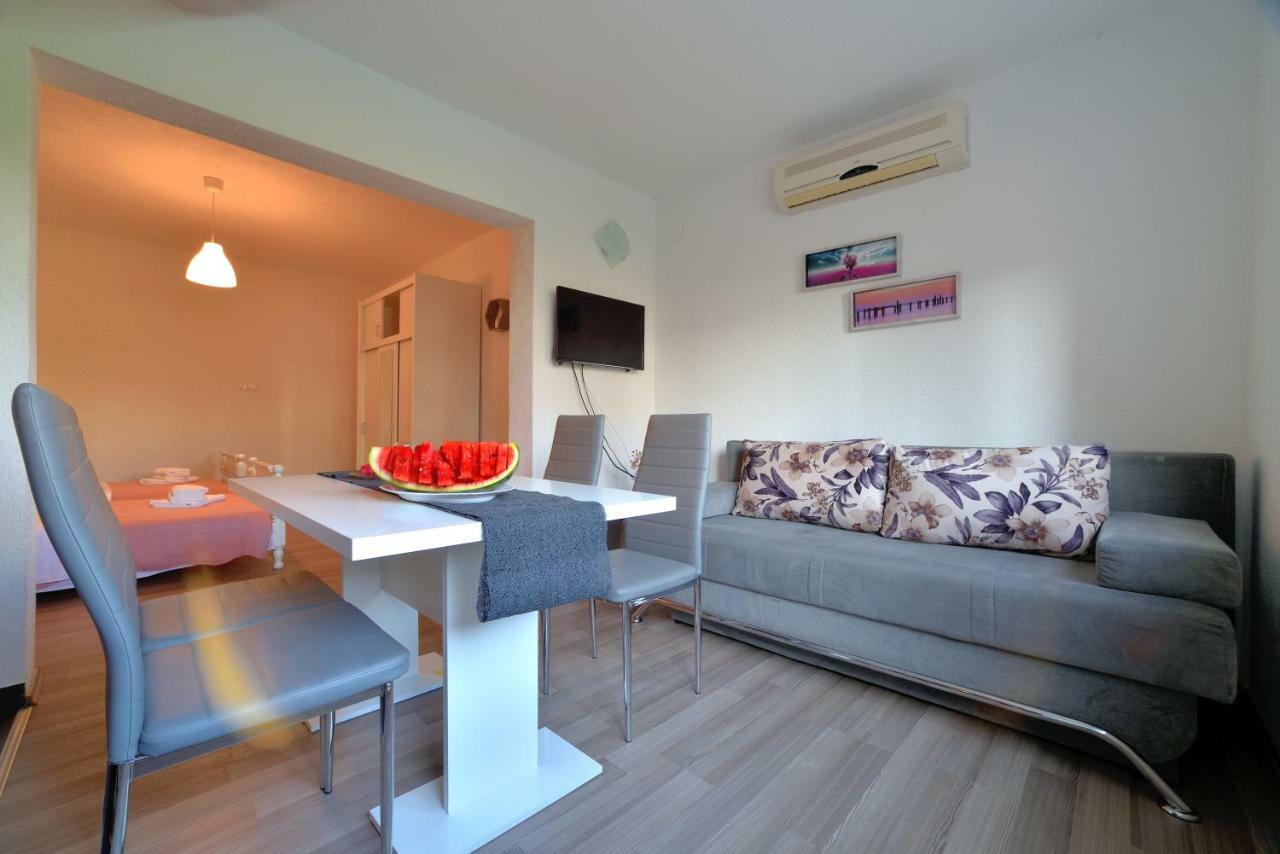 Red Rose Apartament *